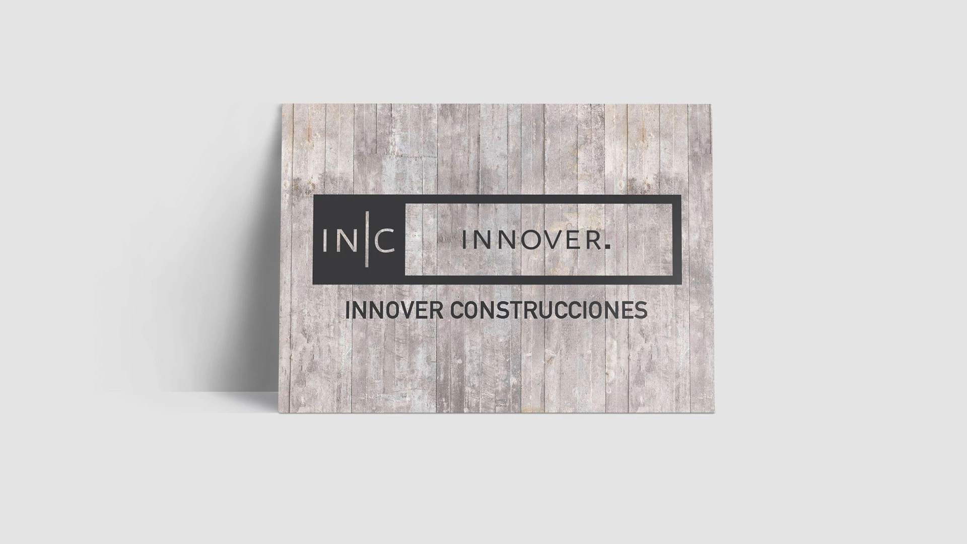 Logo empresa vgs-ic exhibido en cartel